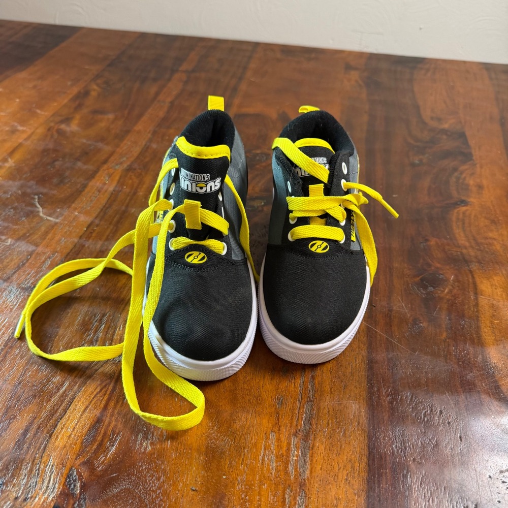 Heelys Minions Despicable Me Roller Skate Shoes Black Grey Yellow Kids Size 5